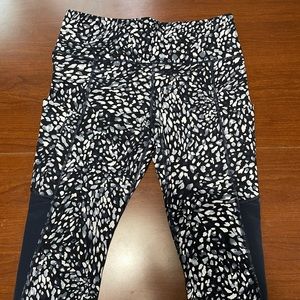 Women’s Athleta Cropped Workout Pant Size Medium